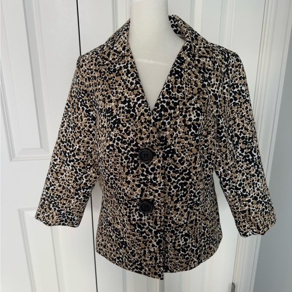 Preswick & Moore Woman’s Size Medium
Jacket Big Button Cheetah Print - Picture 5 of 11